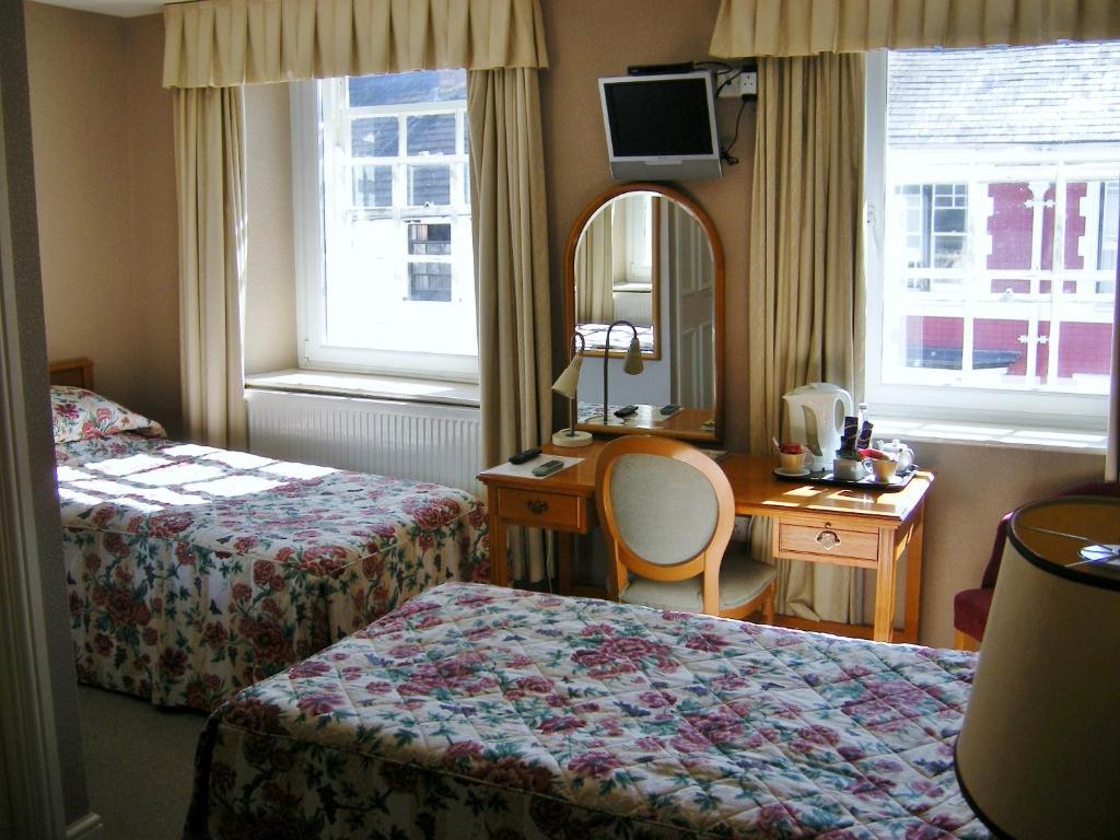 The Kings Head Hotel Абергейвенні Номер фото