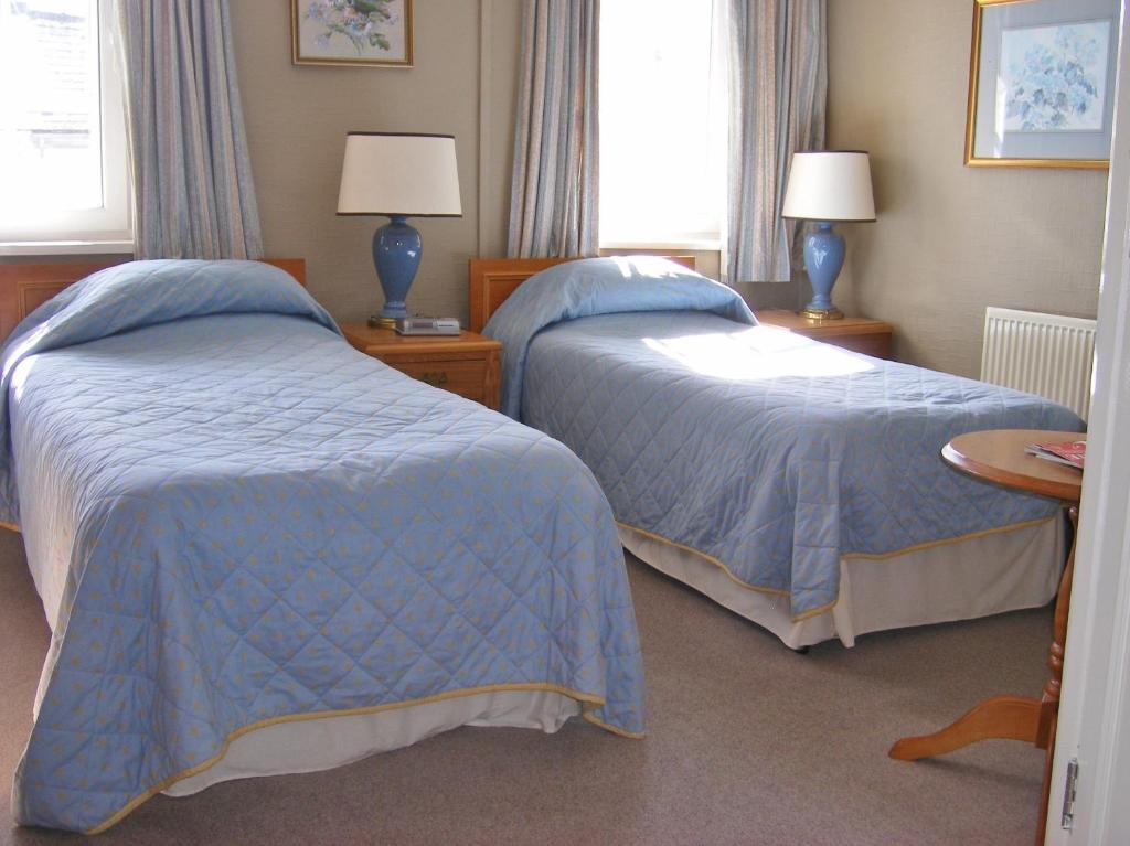 The Kings Head Hotel Абергейвенні Номер фото